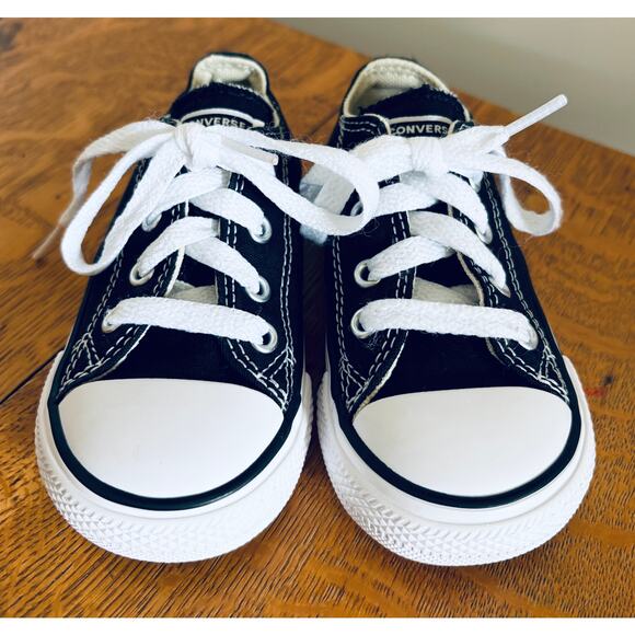 Toddler Converse Chuck Taylor All Star Low Top Sneakers, Size 5 - Picture 1 of 4